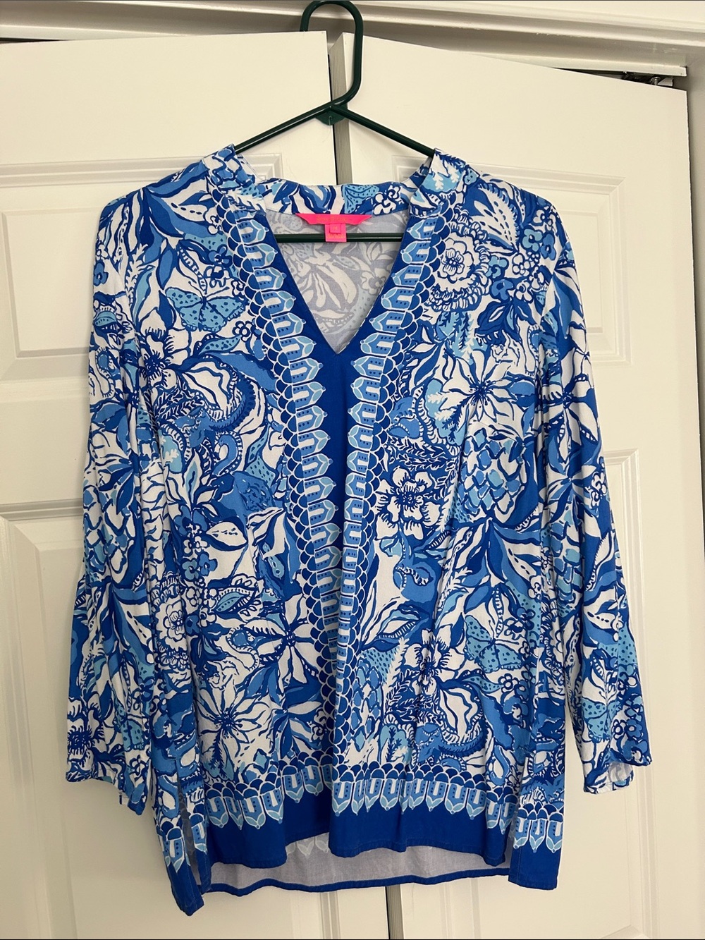 Lilly Pulitzer Luna Bay Blue Floral V-Neck Women’s Tunic Top